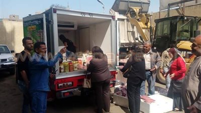 بالصور.. ضبط سيارة تبيع لحوما فاسدة برمسيس