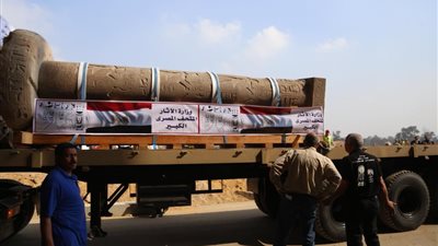 تفاصيل نقل عمود مرنبتاح واستقراره في المتحف الكبير(فيديووصور)