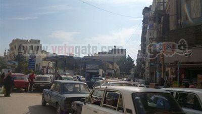 بالصور.. شلل مرورى فى الغربية بسبب الزحام على محطات الوقود
