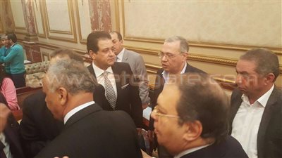 رئيس «المصريين الأحرار» يلتقي نوابه عقب انسحابهم من الجلسة