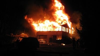 النيابة تعاين حريق معرض أثاث بكفرالشيخ