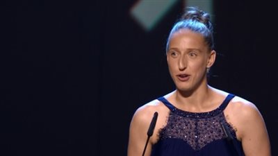 ساري فان فينيندال أفضل حارسة مرمى في العالم