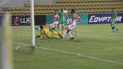 75 دقيقة: دخول عمر السعيد وخروج بوطيب لتدعيم الهجوم الأبيض