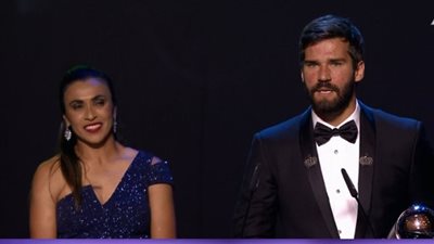 أليسون بيكر يفوز بجائزة أفضل حارس مرمى في العالم