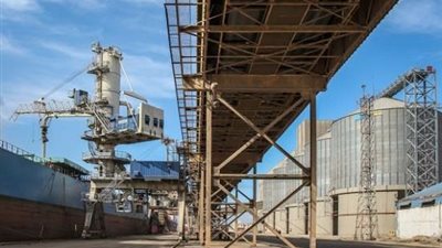 128 ألفا و485 طنا بصومعة الحبوب والغلال بميناء دمياط