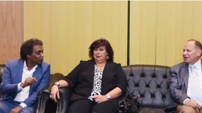 وزيرة الثقافة تلتقي محافظ الفيوم لبحث تكثيف الفعاليات