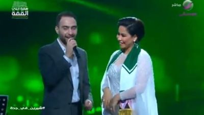 شيرين تبكي على المسرح في حفل السعودية وتستعين بزوجها للحديث عن مصر (فيديو)