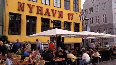 «كله بالقانون».. السيفون ممنوع بعد العاشرة مساءً في سويسرا.. «التكشير» في ميلانو يعرضك للغرامة.. في الدنمارك إن لم تشبع لا تدفع.. وولاية أمريكية تحظر نشر الغسيل الحريمي بجوار الرجا