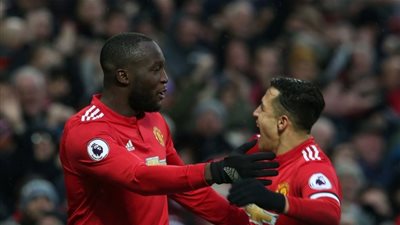 مورينيو يهاجم ليفربول بـ«لوكاكو وسانشيز»