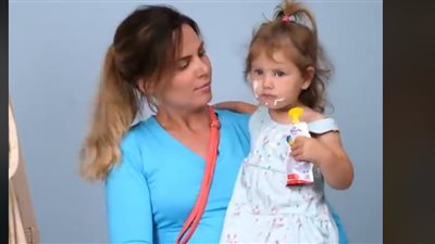 أشياء تفعلها الأمهات سرا دون علم أبنائهن (فيديو)