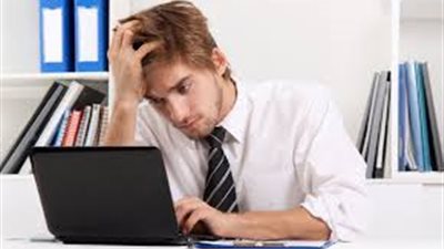 الجلوس أمام الكمبيوتر فترة طويلة يصيبك بـ 6 أمراض خطيرة