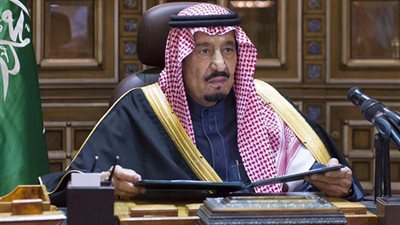 كاتب بريطاني يكشف تفاصيل مرتبات «ترامب وسلمان وماي»