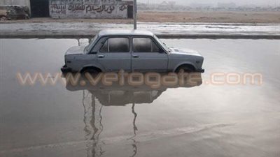 بالصور.. غرق شوارع المجاورة 49 بالعاشر بسبب انفجار ماسورة مياه