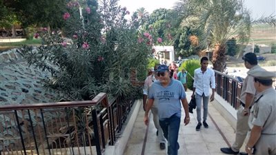 وفد سياحي متعدد الجنسيات يزور المناطق الأثرية في المنيا