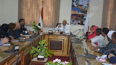 محافظ الوادي يبحث مع عضوات «القومي للمرأة» ترتيبات انتخابات الرئاسة (صور)