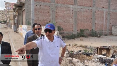 بالصور.. محافظ بالبحيرة يتابع حملة نظافة مكبرة برشيد