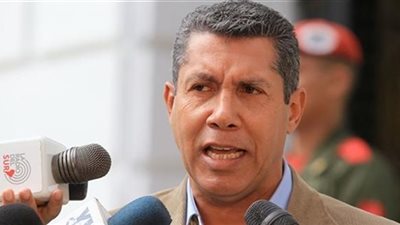المعارض الفنزويلي هنري فالكون يهدد بالانسحاب من انتخابات الرئاسة