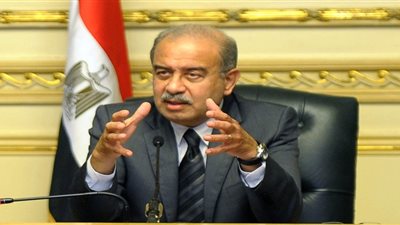 شريف إسماعيل يلتقي وزيري التخطيط والاستثمار لمتابعة خطة الحكومة