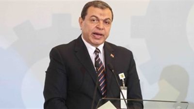 وزير القوى العاملة يسلم اليوم 80 سائقا عقود العمل بدولة خليجية