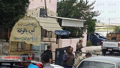 بالصور.. أسرار منع قافلة «دعم غزة» من دخول الأراضي الفلسطينية.. الأمن: هناك صعوبة في تأمين القافلة.. وعليها العودة للقاهرة أو استكمال الرحلة بدون حماية.. اعتصام الأعضاء أمام منفذ بالوظة