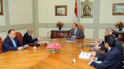 تكليفات السيسي للحكومة: الالتزام بالخطة المعروضة لتنفيذ برنامج الطروحات.. مواصلة جهود الإصلاح الاقتصادي.. وضع الصحة والتعليم والبنية الأساسية على رأس أولويات الموازنة الجديدة