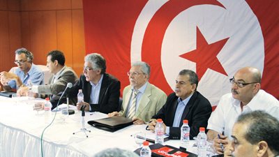 «النهضة» والمعارضة التونسية يوقعون خريطة طريق تنص على تشكيل حكومة مستقلة