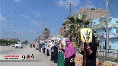بالصور.. سلاسل بشرية لفتيات وسيدات الإخوان بالشرقية