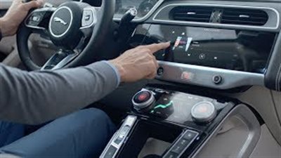 جاجوار البريطانية تستعرض مهارات البطاريات الكهربائية (فيديو)