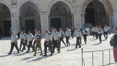 الشرطة الإسرائيلية تهاجم 