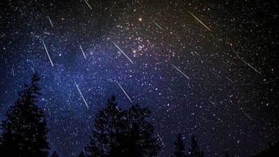 الأرض تشهد ظاهرة « الزخة الشهبية».. بعد أيام