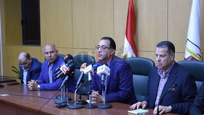 رئيس الوزراء: طرح ٦ شركات في البورصة قريبا