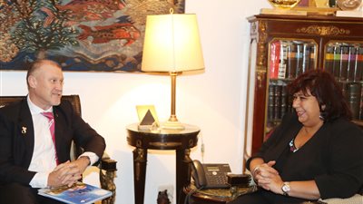 وزيرة الثقافة في لقائها بسفير أستراليا: القوى الناعمة وسيلة للتواصل بين الشعوب