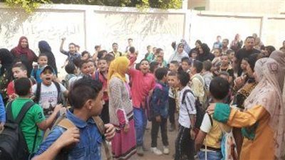 مع بدء الدراسة.. غضب أولياء الأمور بسبب عجز المدرسين بمدارس صراوة بالمنوفية