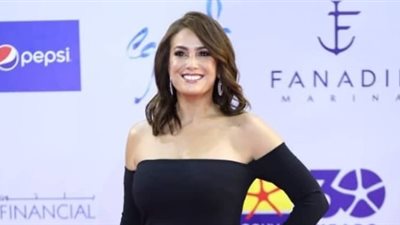 بإطلالة جذابة.. هند صبري تحضر أول عروض فيلمها التونسي بالقاهرة (صور)