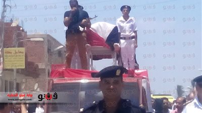 بالصور.. زغاريد وبكاء في تشييع جنازة شهيد بالإسماعيلية