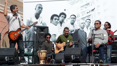 فرقة وسط البلد تطلق 