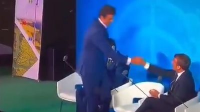 الرئيس الفرنسي يهين أمير قطر في الأمم المتحدة (فيديو)