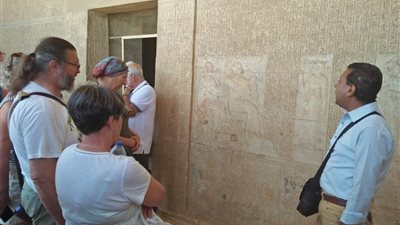 وفد سياحي من ألمانيا يزور المناطق الأثرية في المنيا