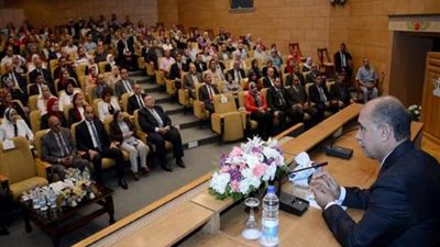 وزير الطيران: منظومة علاجية للعاملين تكفل حياة صحية كريمة