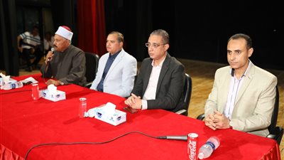 محافظ سوهاج يشهد ندوة تثقيفية لأئمة الأوقاف حول 
