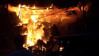 4 سيارات مطافئ لإخماد حريق في 3 محال بمنيا القمح