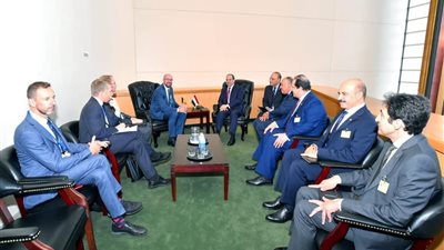 نشاط رئاسي مكثف في ثاني أيام نيويورك.. السيسي يلتقي قادة فرنسا وبريطانيا ولبنان والمجر وإسبانيا وأيرلندا وباكستان.. يبحث مكافحة الإرهاب وأزمات المنطقة.. وقمتين أفريقتين لتوحيد الصف ونبذ الخلافات