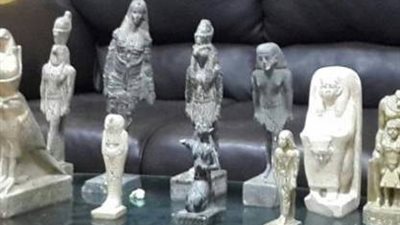 ضبط 11 قطعة أثرية قبل خروجها بطريقة غير شرعية
