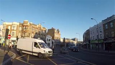 عدم الالتزام بإشارات المرور يعرض حياتك للخطر (فيديو)