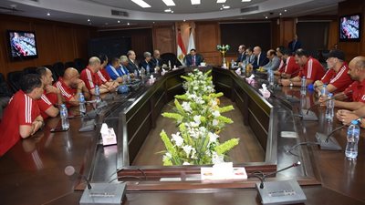 وزير الرياضة يكرم منتخب الكرة الطائرة جلوس (صور)