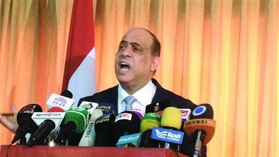 السفير عقل والملحق العسكري ونائب رئيس الأركان اليمنى يزورون النصب التذكارى