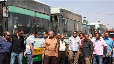 عمال النقل العام يرقصون على أنغام 