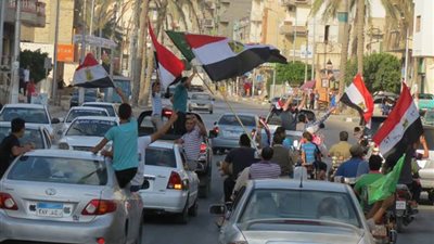 مسيرة بالسيارات من شبرا باتجاه التحرير لتأييد للسيسي