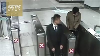 بالفيديو.. مطاردة مثيرة بين موظف مترو وحرامي