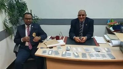 في 3 محاولات تهريب.. ضبط هواتف وأقراص مخدرة بحوزة راكبين ومضيف بمطار القاهرة